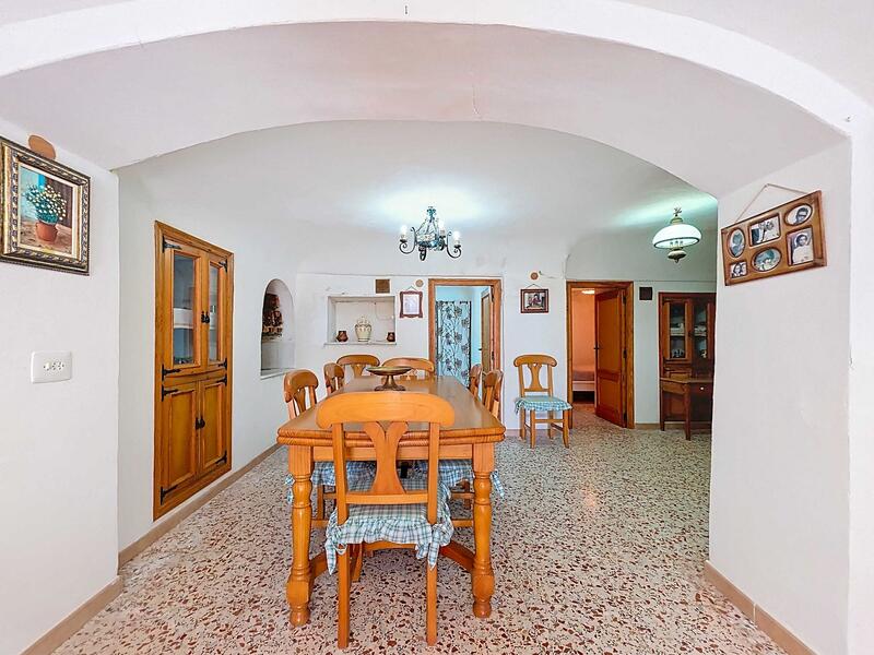 4 soveværelse Grottehus til salg