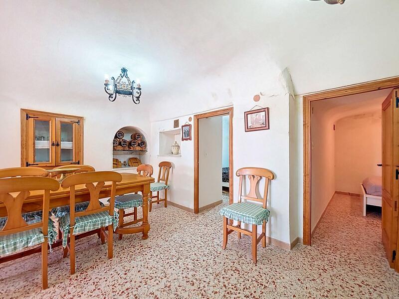 4 soveværelse Grottehus til salg