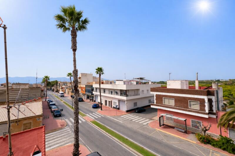 7 bedroom Townhouse for sale