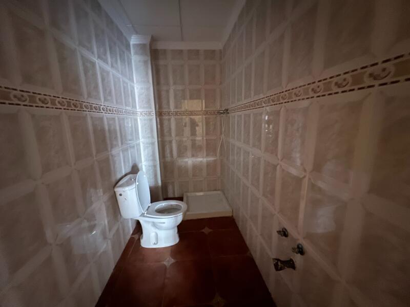 7 bedroom Townhouse for sale