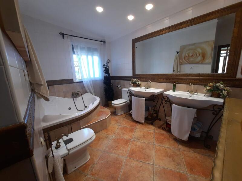 6 bedroom Villa for sale