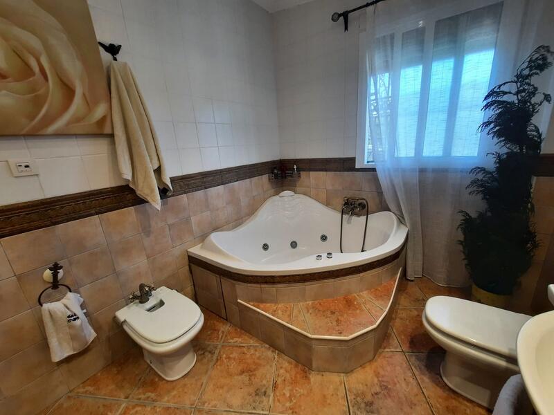 6 bedroom Villa for sale