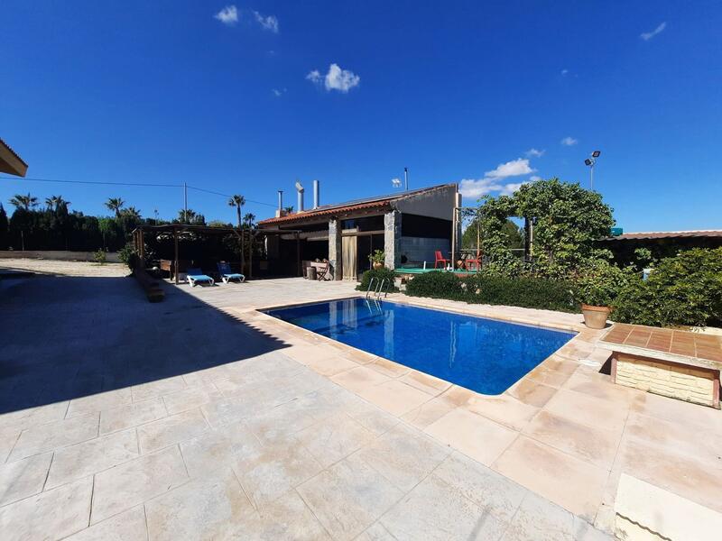 6 bedroom Villa for sale