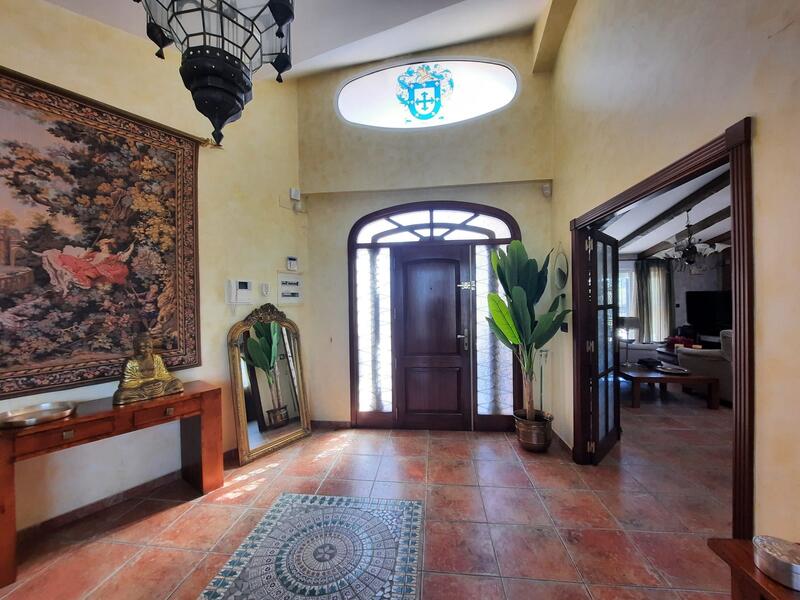 6 bedroom Villa for sale