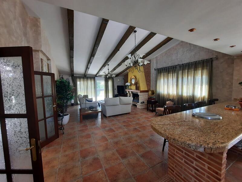 6 bedroom Villa for sale