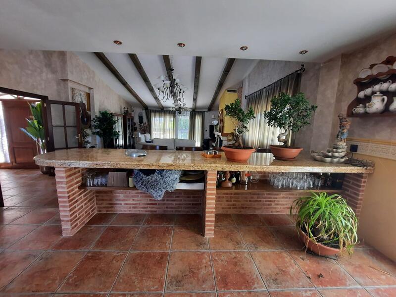 6 bedroom Villa for sale