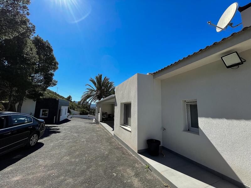 Villa Te koop in Elda, Alicante