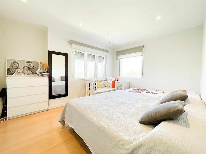 4 спальная комната вилла продается