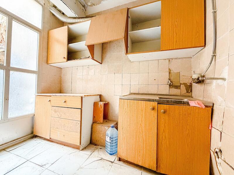 6 bedroom Townhouse for sale