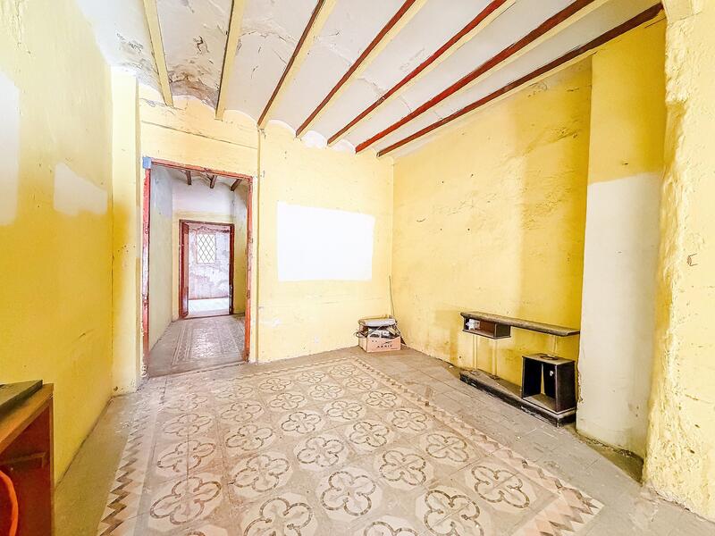 6 bedroom Townhouse for sale