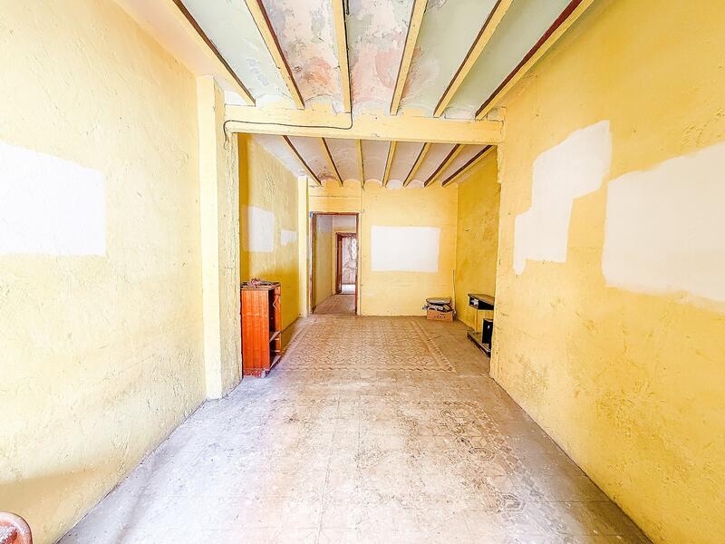 6 bedroom Townhouse for sale