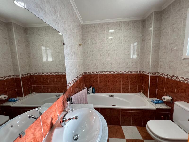 3 спальная комната городская тюрьма продается 3 спальная комната городская тюрьма продается