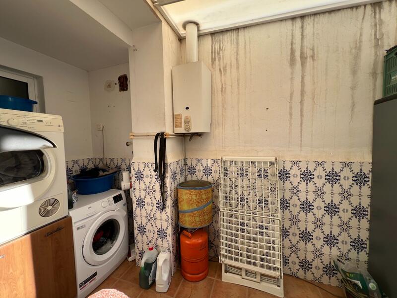 3 спальная комната городская тюрьма продается 3 спальная комната городская тюрьма продается