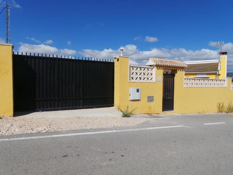 3 bedroom Country House for sale 3 bedroom Country House for sale