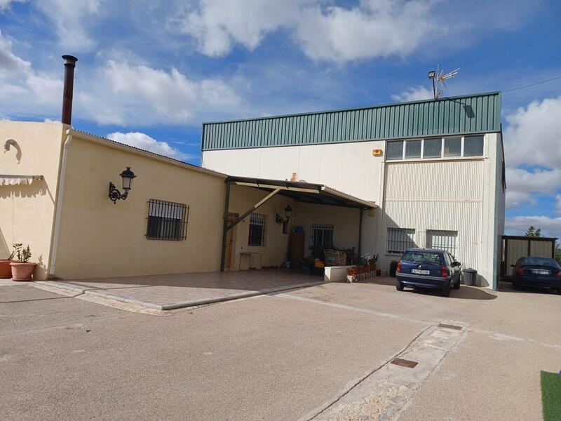 4 bedroom Country House for sale 4 bedroom Country House for sale