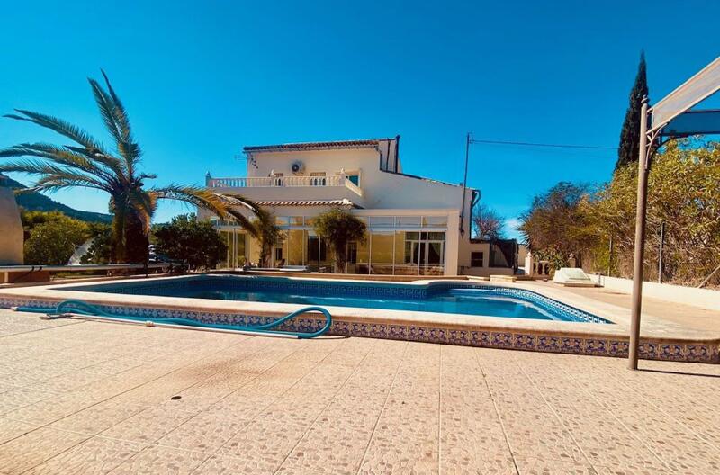 5 bedroom Country House for sale