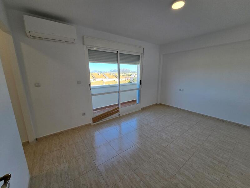 4 спальная комната городская тюрьма продается