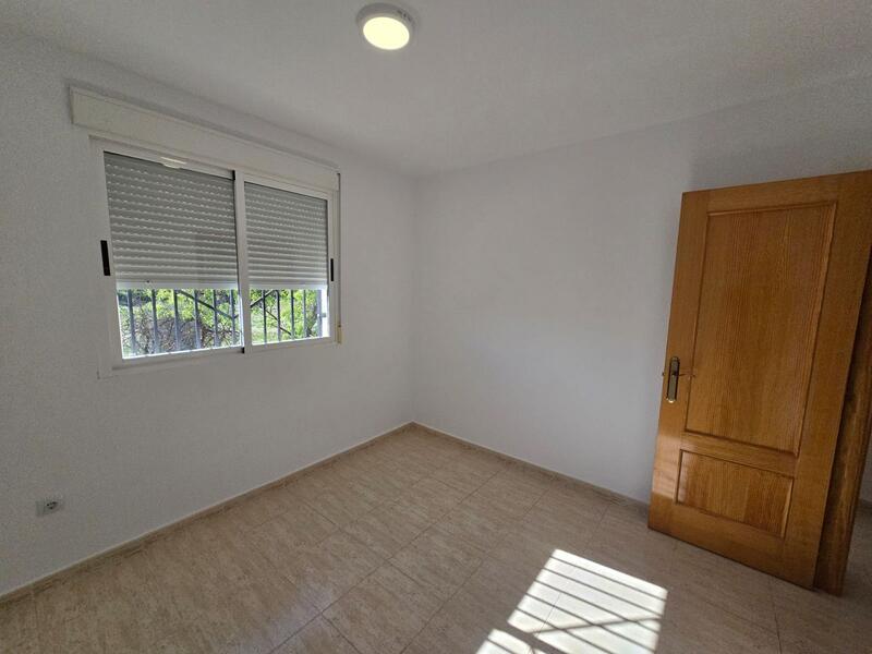 4 спальная комната городская тюрьма продается