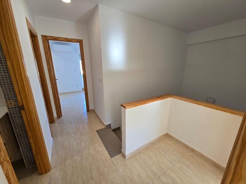 4 спальная комната городская тюрьма продается