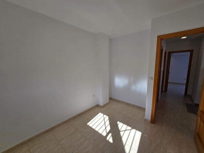 4 спальная комната городская тюрьма продается