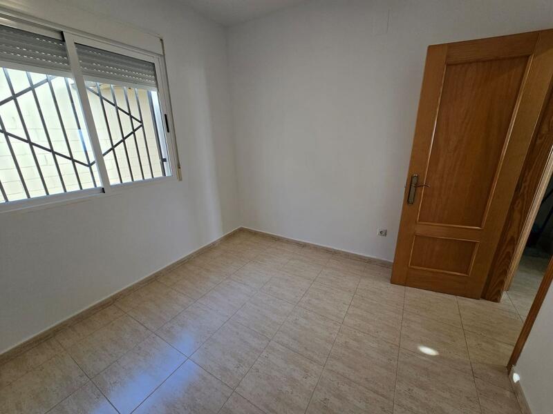 4 спальная комната городская тюрьма продается