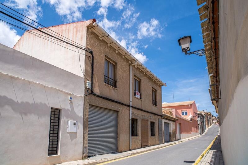 Townhouse for sale in Pinoso, Alicante
