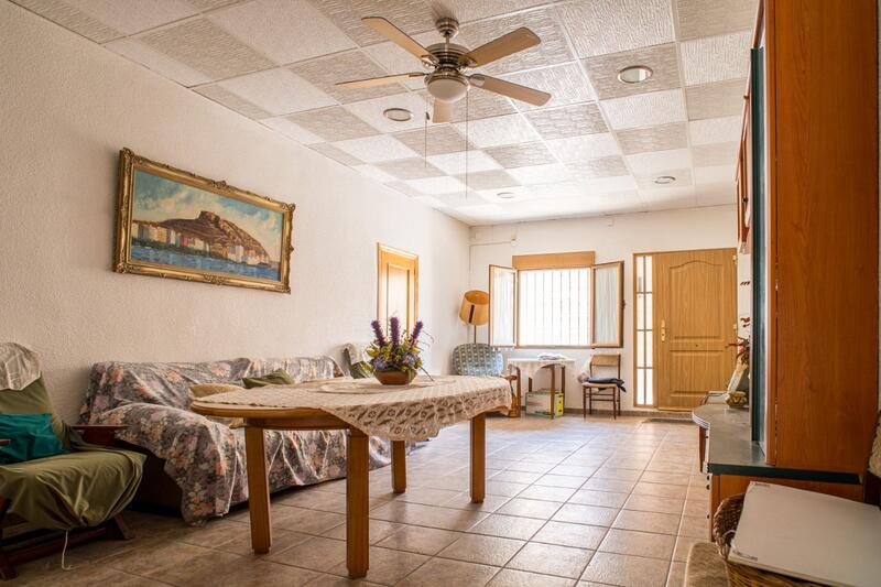 5 bedroom Townhouse for sale