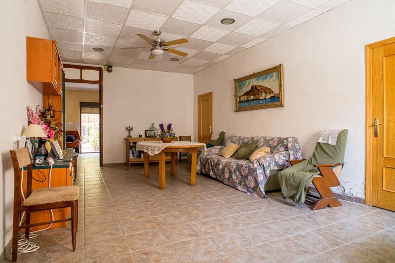 5 bedroom Townhouse for sale