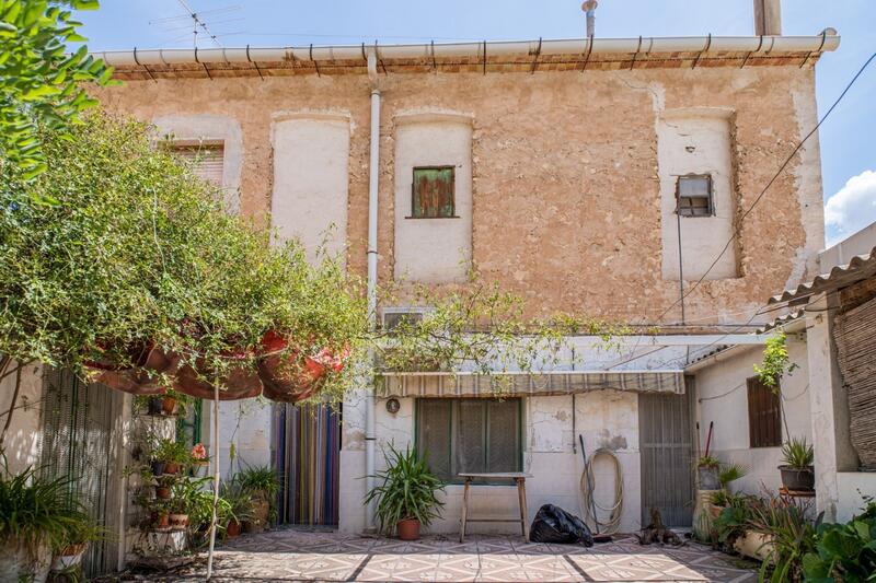 5 bedroom Townhouse for sale