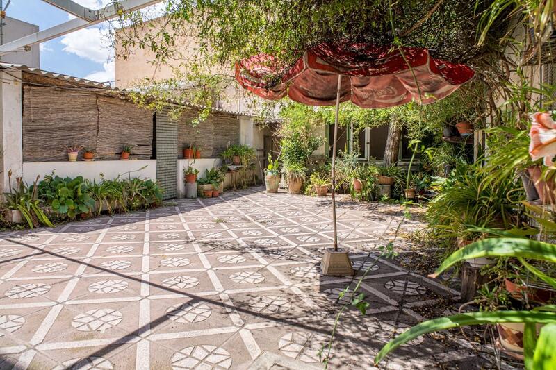 5 bedroom Townhouse for sale