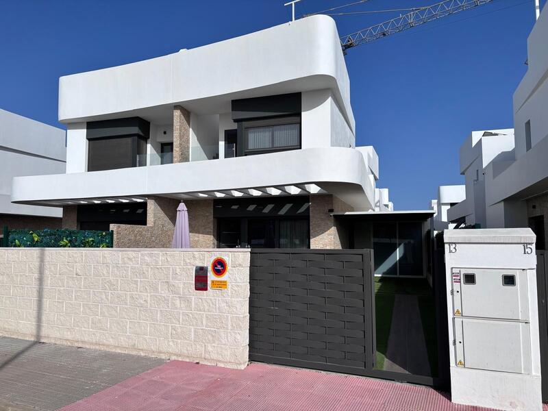 Duplex for sale in Los Montesinos, Alicante