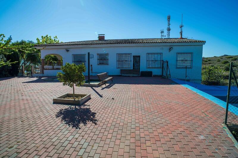 4 bedroom Country House for sale