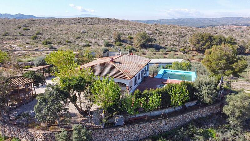 4 bedroom Country House for sale