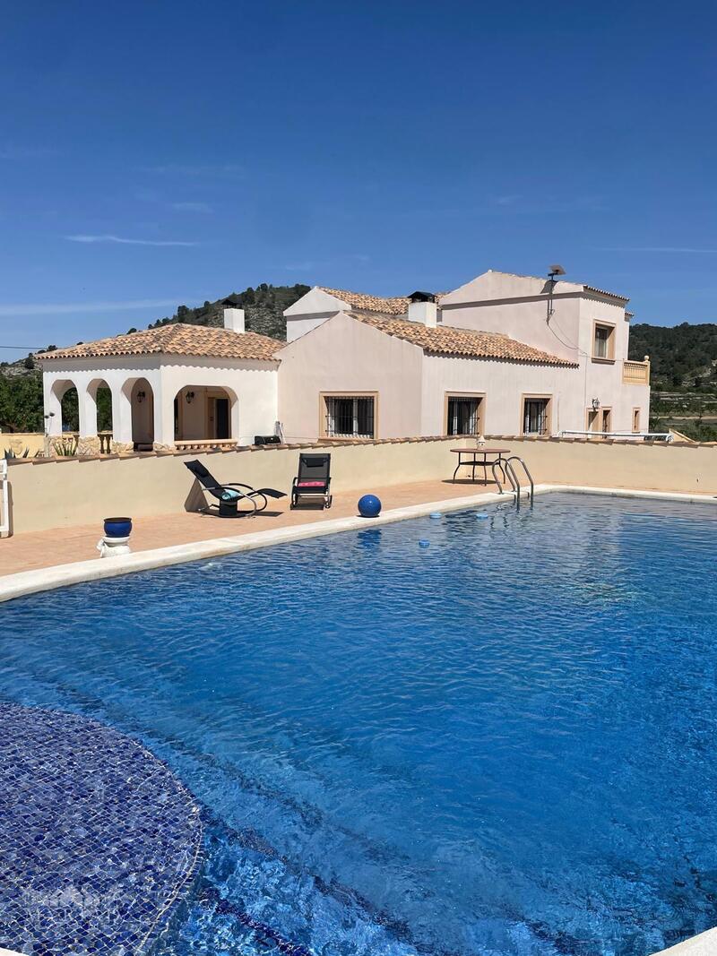 6 bedroom Villa for sale