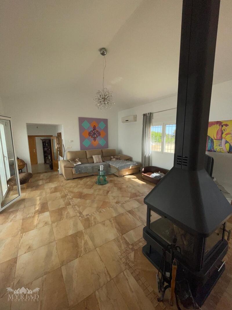 6 bedroom Villa for sale