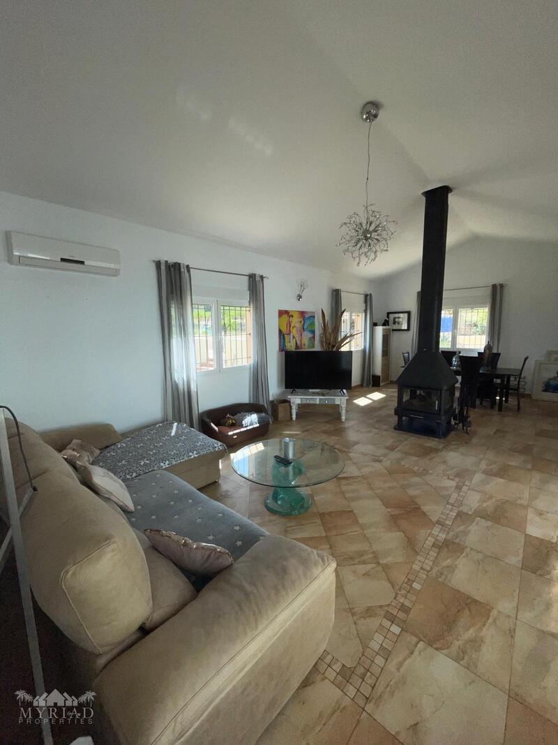 6 bedroom Villa for sale
