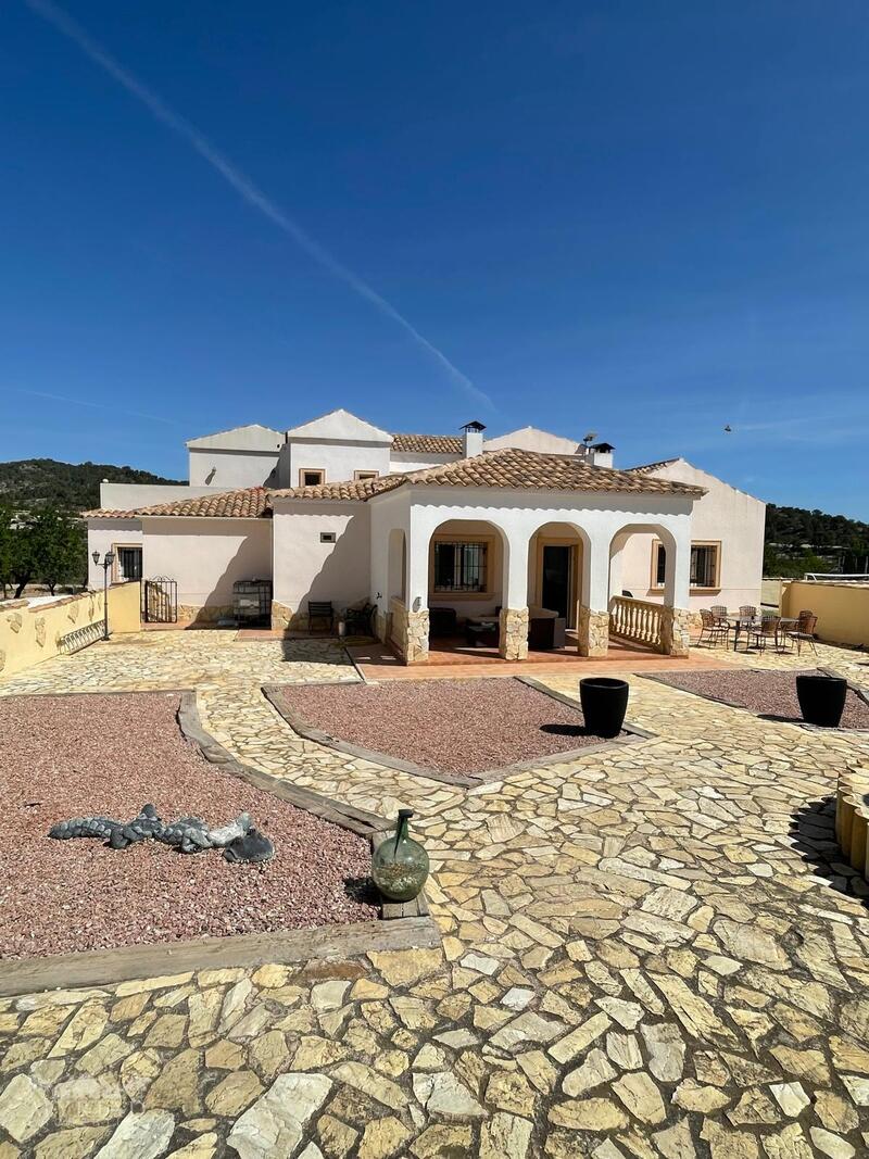 6 bedroom Villa for sale