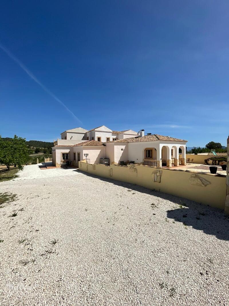 6 bedroom Villa for sale