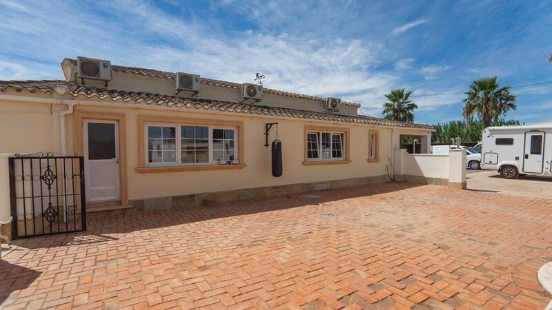 6 bedroom Villa for sale