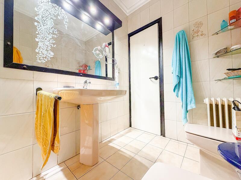 4 bedroom Townhouse for sale