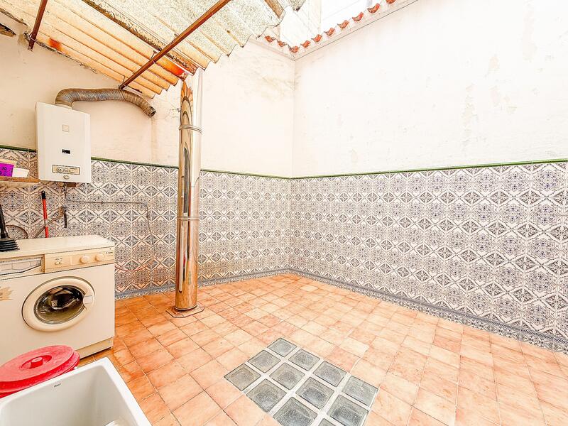 4 bedroom Townhouse for sale