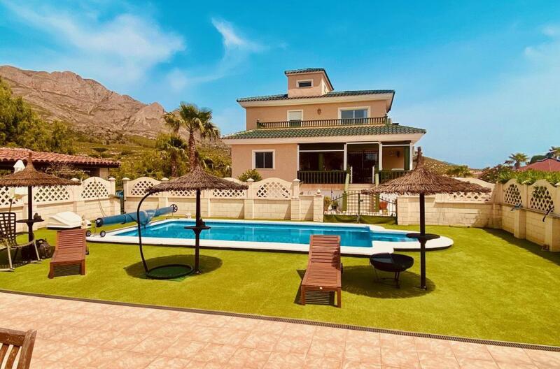 4 bedroom Villa for sale