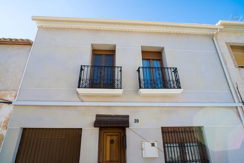 5 bedroom Townhouse for sale 5 bedroom Townhouse for sale