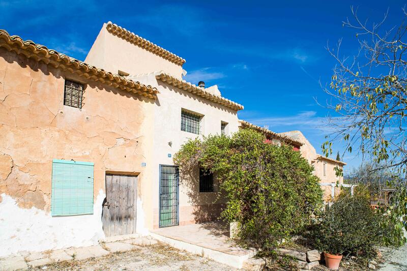 Byhus til salg i Pinoso, Alicante