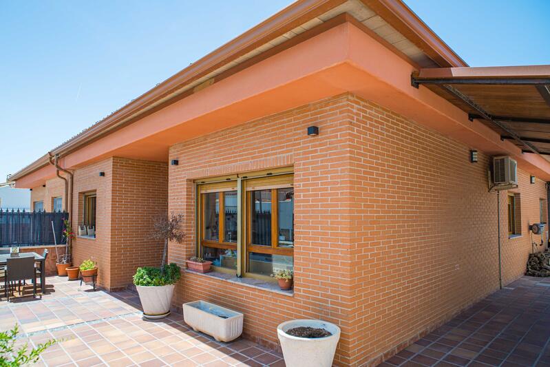 Villa til salg i Pinoso, Alicante
