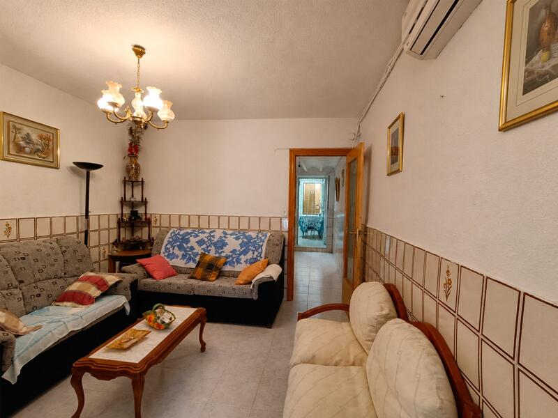 4 slaapkamer Gezinswoning Te koop 4 slaapkamer Gezinswoning Te koop