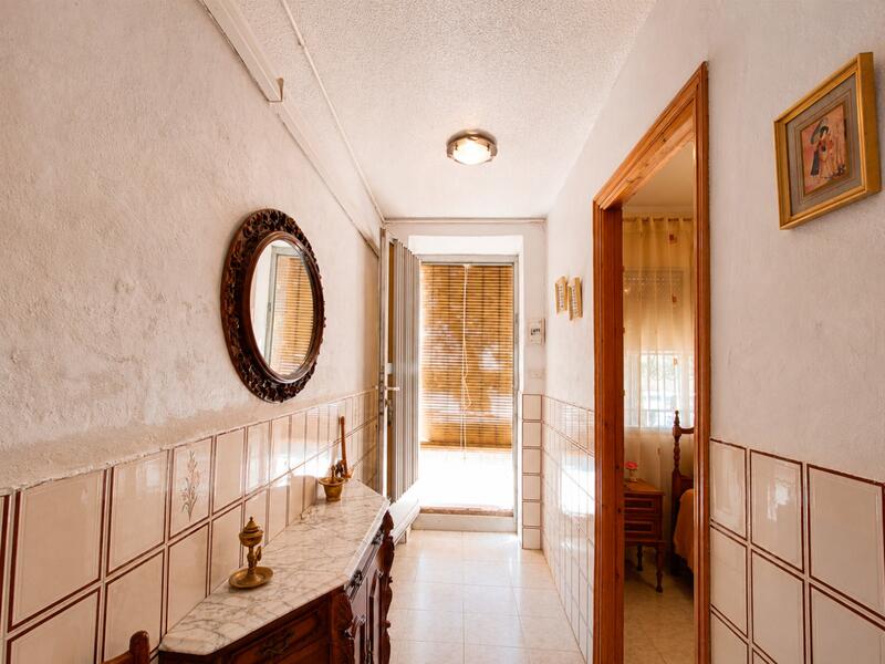 4 slaapkamer Gezinswoning Te koop 4 slaapkamer Gezinswoning Te koop