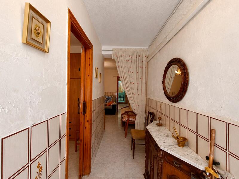 4 slaapkamer Gezinswoning Te koop 4 slaapkamer Gezinswoning Te koop