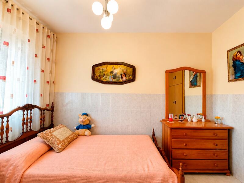 4 slaapkamer Gezinswoning Te koop 4 slaapkamer Gezinswoning Te koop