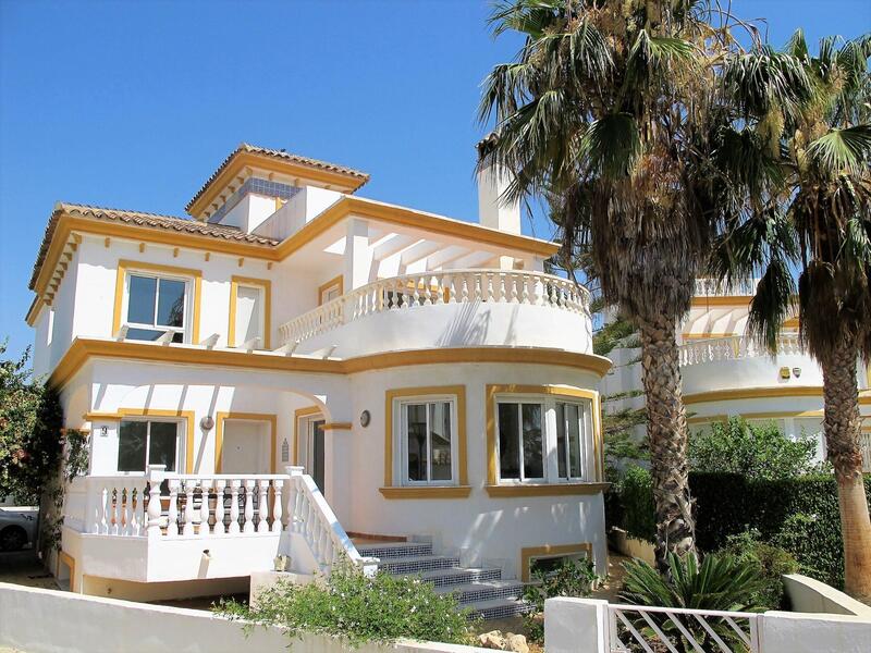 Villa en venta en Vera Playa, Almería